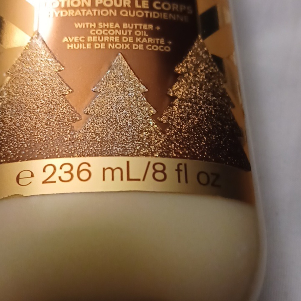 4/$40 New "Golden Berry Mistletoe" Body Lotion - 236 mL Sealed Bottle - Picture 5 of 6